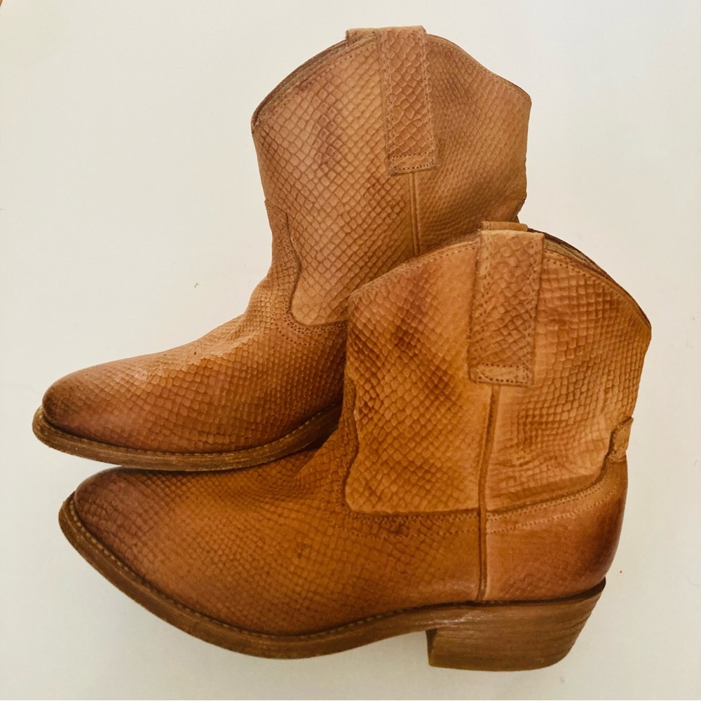Miz Mooz tan Cabana cowboy boots